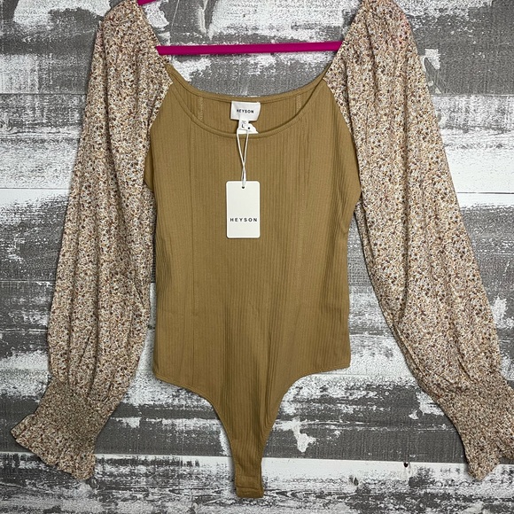 Elegant Beige Floral Sleeve Bodysuit - Picture 2 of 11